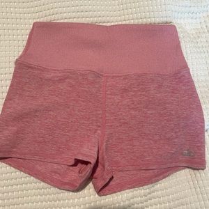 Alo 3” airsoft pink heather short shorts